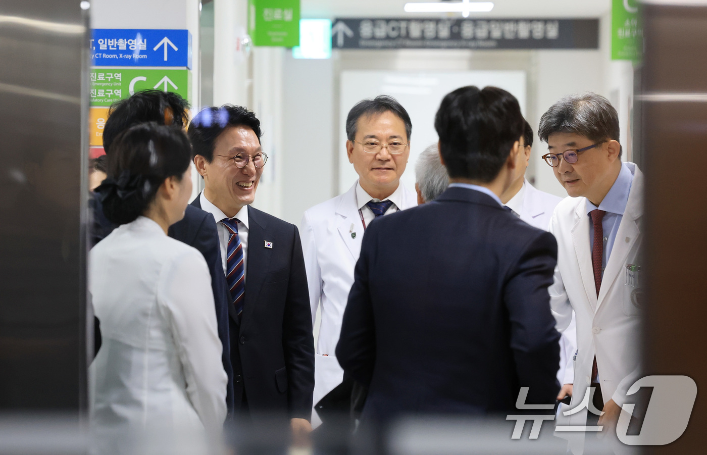 (서울=뉴스1) 임세영 기자 = 김민석 국무총리가 12일 오전 서울 성북구 고려대학교 안암병원을 찾아 권역응급의료센터 현장점검을 하고 있다. 2025.11.12/뉴스1