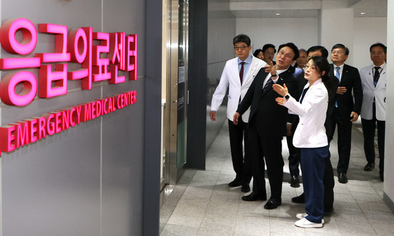 권역응급의료센터 방문한 김민석 국무총리