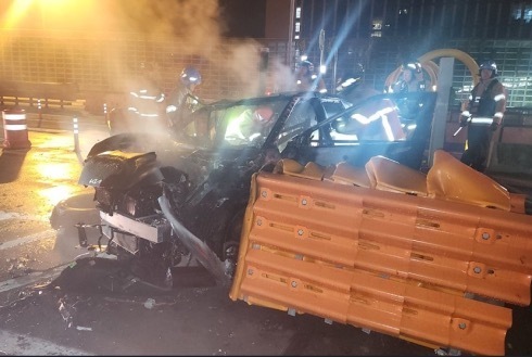 구리 세종포천고속도로서 전기차 구조물 충돌후 화재…운전자 대피