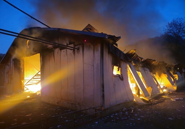 연천 돼지농장 불…텅 빈 돈사 1개동 소실