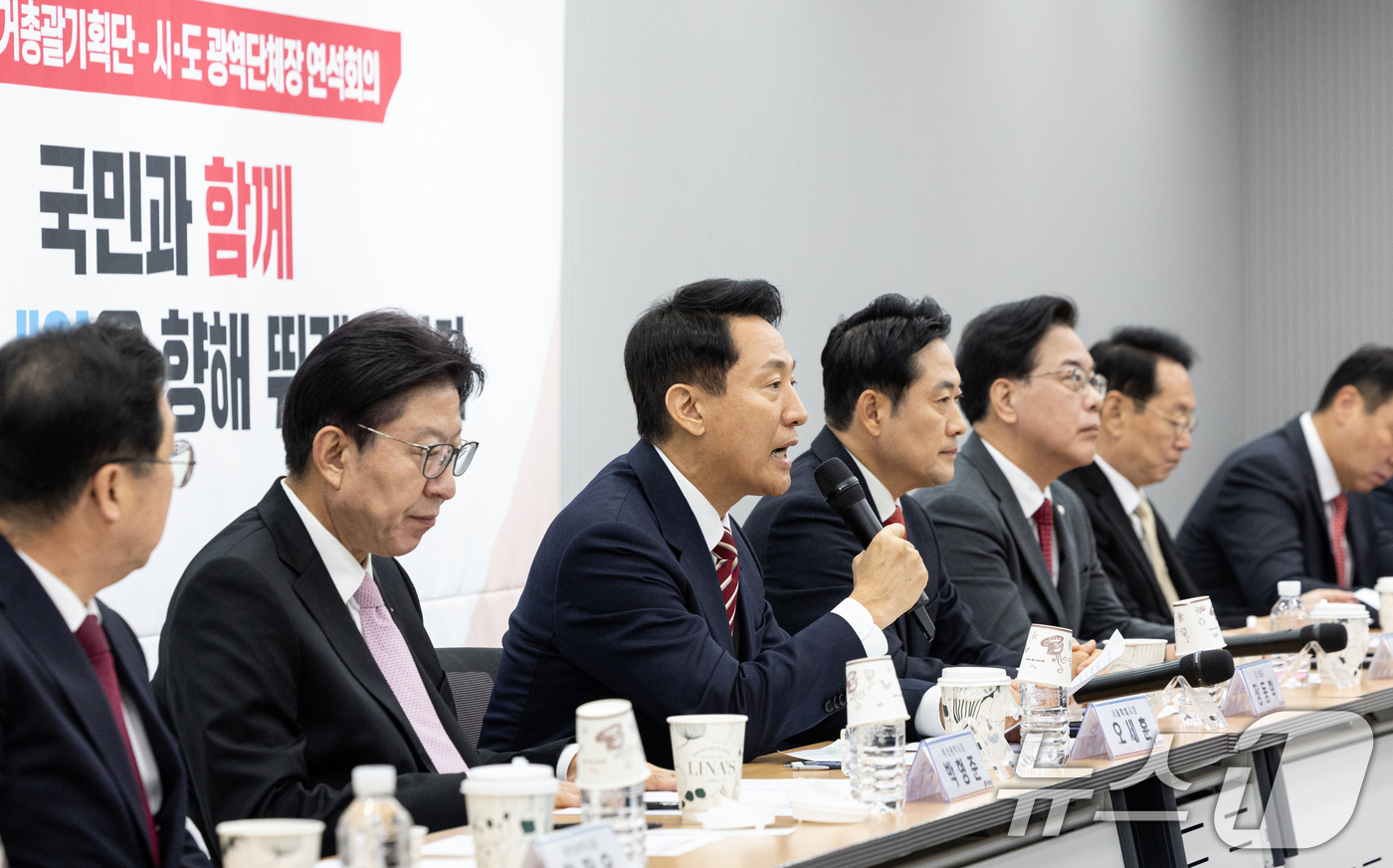 (서울=뉴스1) 이승배 기자 = 오세훈 서울시장이 12일 서울 여의도 국민의힘 중앙당사에서 열린 지방선거총괄기획단 및 시·도 광역단체장 연석회의에 참석해 인사말하고 있다. 2025 …