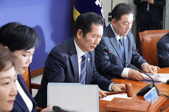 정청래 "겁먹은 개가 요란하게 짖어…정치검사들 처리할 것"