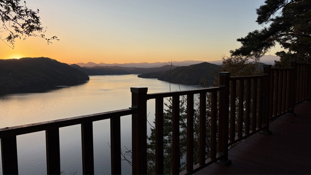 "동물원 보고 노을 감상도"…진주시, 진양호 공원 단풍 여행 추천