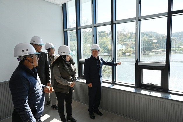 창녕군 장애인복지 클러스터 12월 준공…성낙인 군수 현장 점검