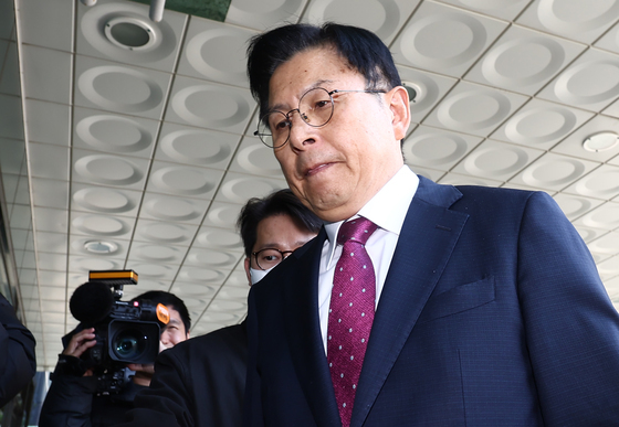 굳은 표정의 황교안 전 총리