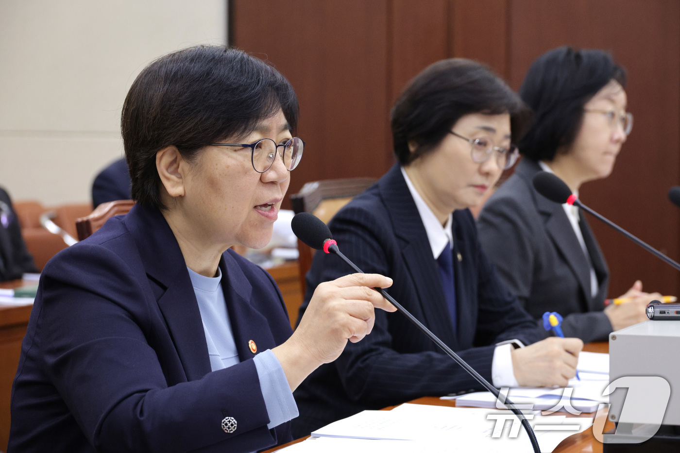 (서울=뉴스1) 신웅수 기자 = 정은경 보건복지부 장관이 12일 서울 여의도 국회에서 열린 보건복지위원회 전체회의에서 의원 질의에 답변하고 있다. 2025.11.12/뉴스1