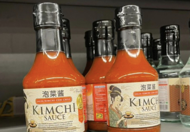 기모노 입은 여인이 '김치 소스' 병에 떡하니…독일, 스페인까지 왜 이래