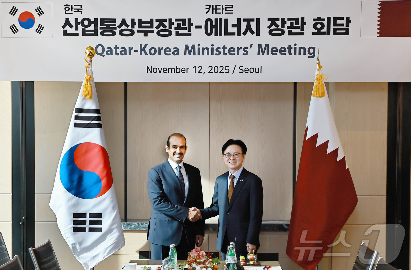 (서울=뉴스1) = 김정관 산업통상부 장관은 12일 오전 서울 종로구 포시즌스호텔에서 알 카비 카타르 에너지 담당 국무장관과 면담을 갖고, 에너지 공급망 협력을 중심으로 양국 간 …