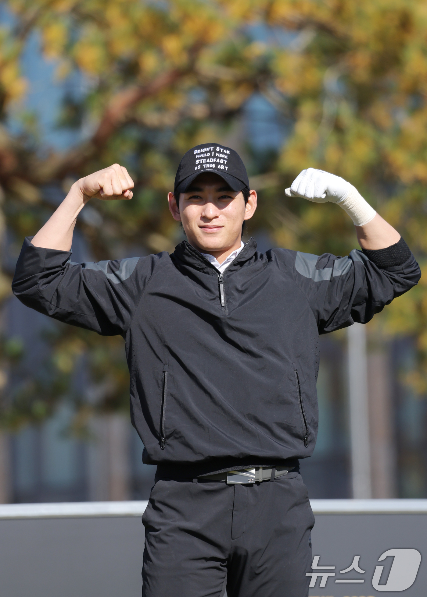 (횡성=뉴스1) 권현진 기자 = 메이저리거 이정후가 12일 강원도 횡성군 벨라45 컨트리클럽에서 열린 ‘이수그룹과 함께하는 2025 류현진 재단 자선골프대회’에서 티샷을 한 뒤 세 …