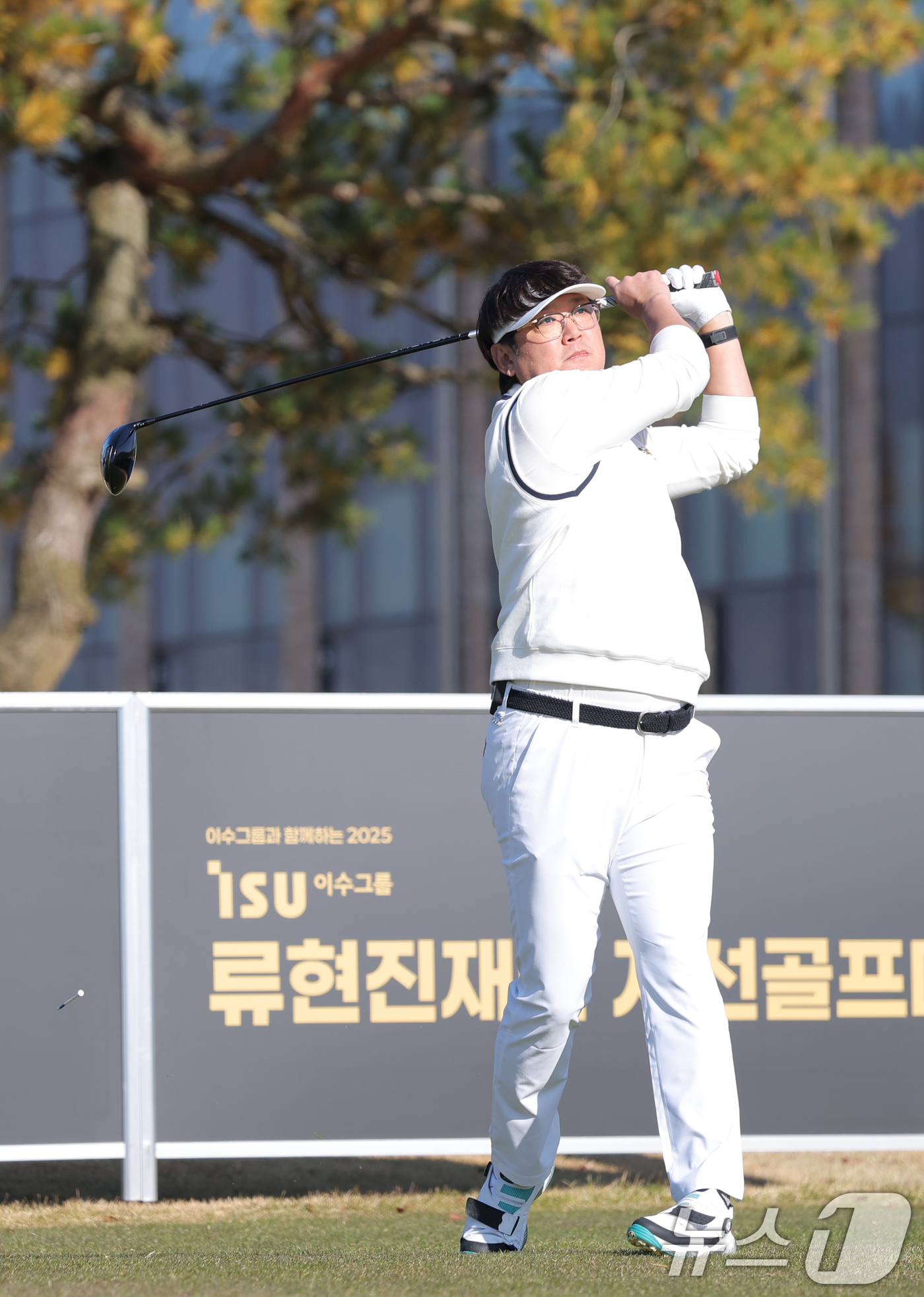 (횡성=뉴스1) 권현진 기자 = 전 야구선수 김선우가 12일 강원도 횡성군 벨라45 컨트리클럽에서 열린 ‘이수그룹과 함께하는 2025 류현진 재단 자선골프대회’에 참석해 티샷을 하 …