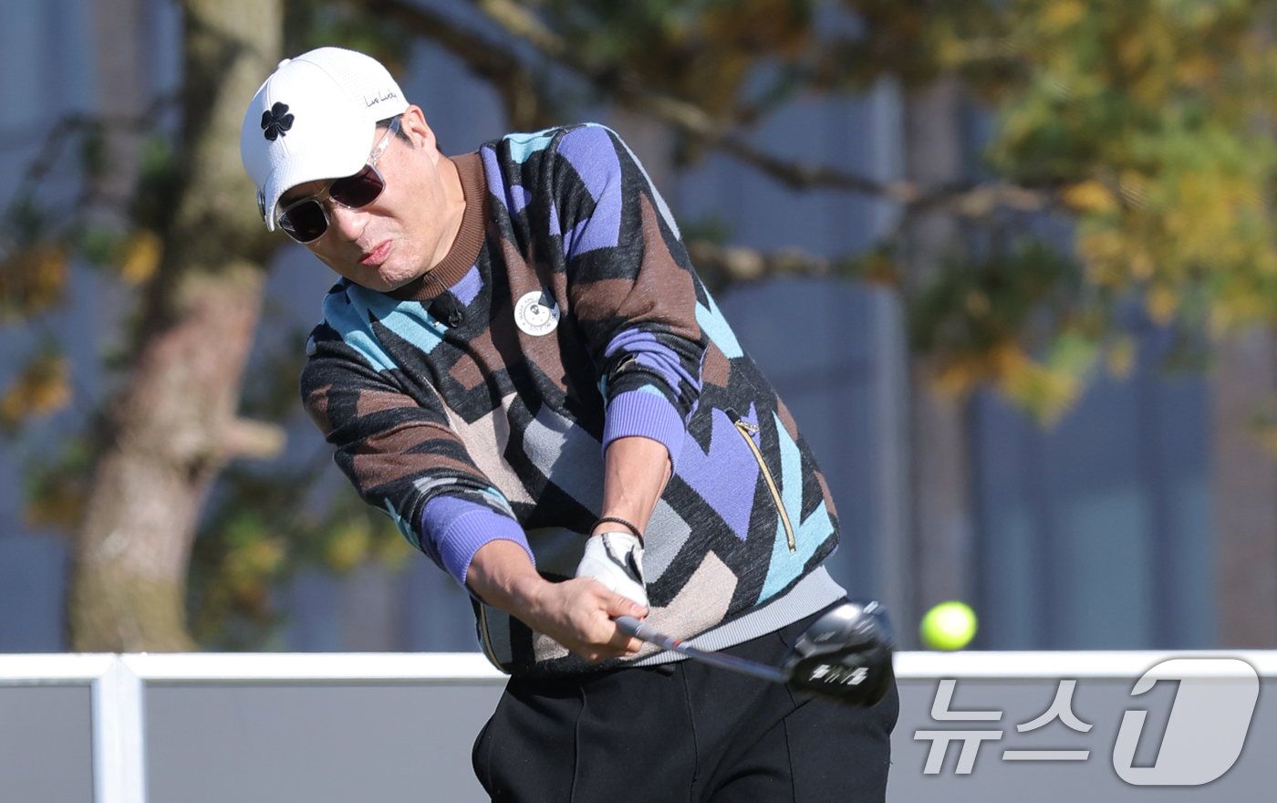 (횡성=뉴스1) 권현진 기자 = 배우 하도권이 12일 강원도 횡성군 벨라45 컨트리클럽에서 열린 ‘이수그룹과 함께하는 2025 류현진 재단 자선골프대회’에 참석해 티샷을 하고 있다 …