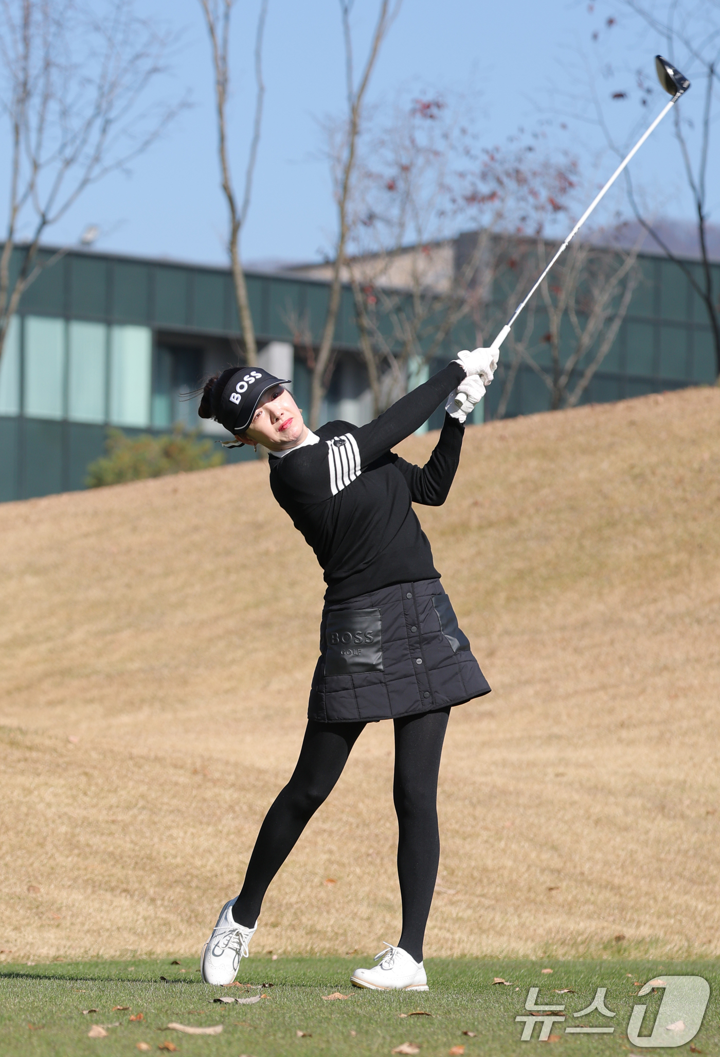 (횡성=뉴스1) 권현진 기자 = 배우 소이현이 12일 강원도 횡성군 벨라45 컨트리클럽에서 열린 ‘이수그룹과 함께하는 2025 류현진 재단 자선골프대회’에서 티샷을 하고 있다. 2 …