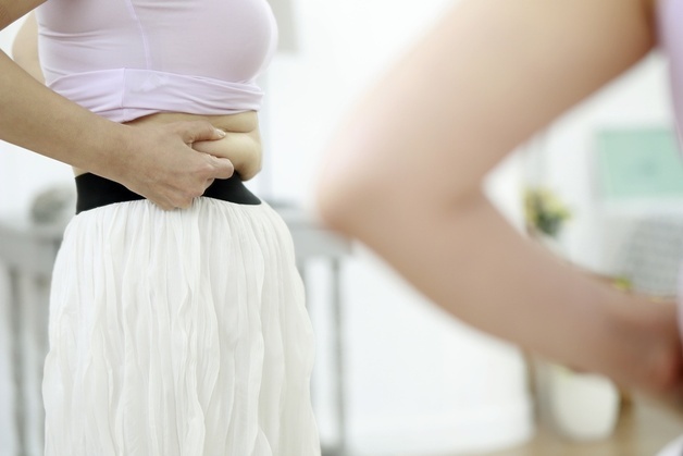 "출산 3주 된 며느리 뱃살 양손으로 만진 시모…'덜 빠졌네' 구시렁" 시끌