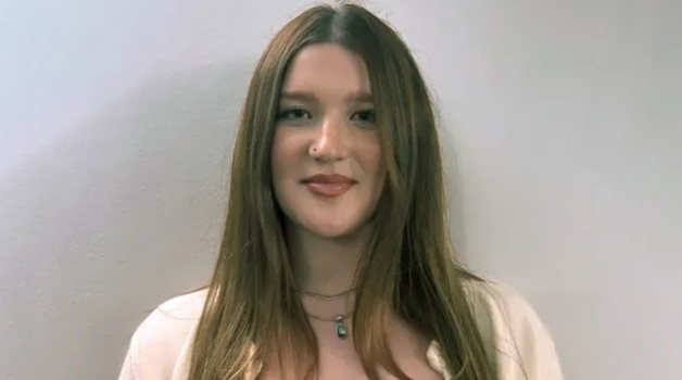 "스마트폰에 남학생 '그짓' 영상"…10대 소녀 트라우마 호소, 정부에 소송