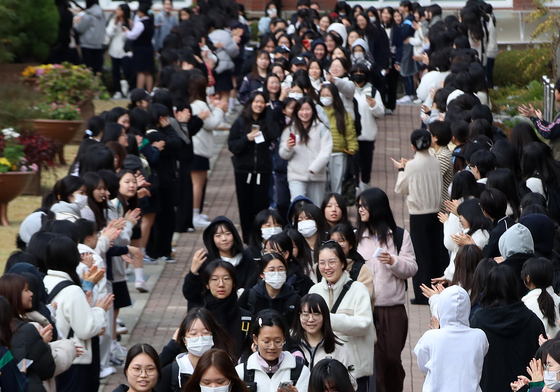 "수능 대박나세요"…고2 후배들의 응원