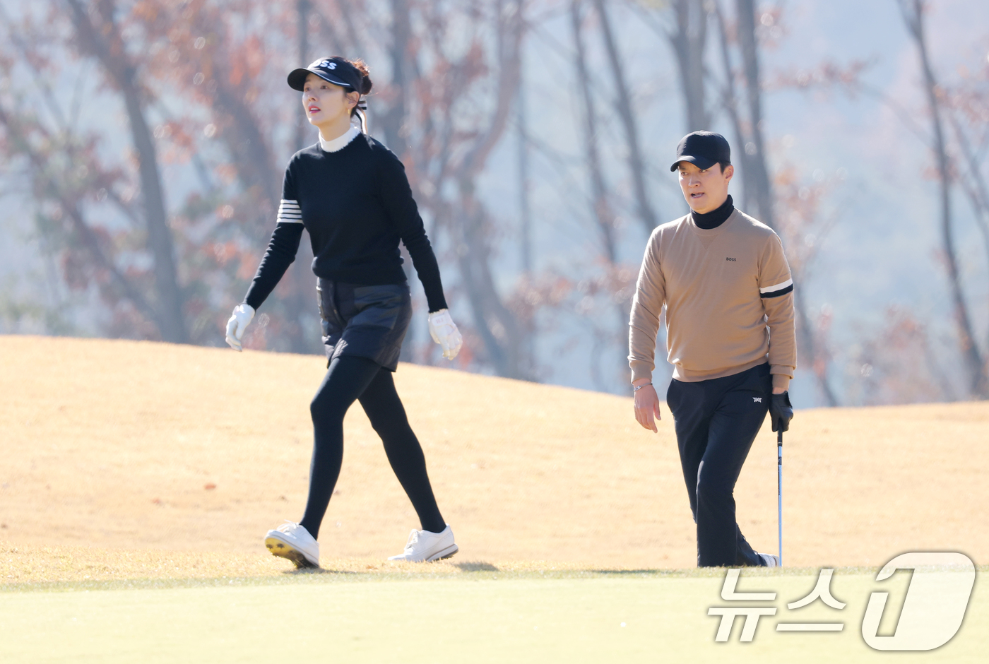 (횡성=뉴스1) 권현진 기자 = 배우 소이현와 인교진(오른쪽) 부부가 12일 강원도 횡성군 벨라45 컨트리클럽에서 열린 ‘이수그룹과 함께하는 2025 류현진 재단 자선골프대회’에서 …