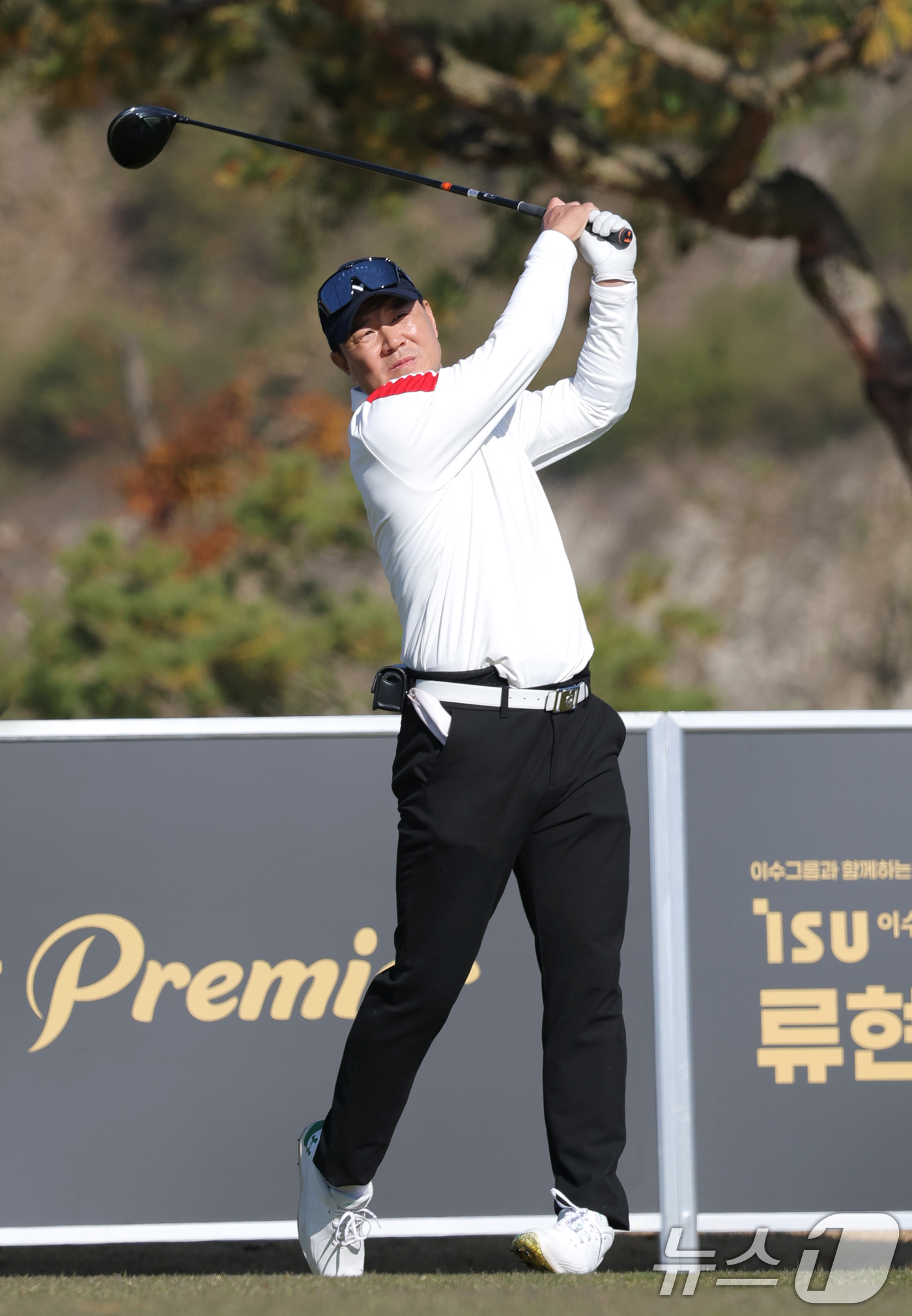 (횡성=뉴스1) 권현진 기자 = '테니스의 전설' 이형택이 12일 강원도 횡성군 벨라45 컨트리클럽에서 열린 ‘이수그룹과 함께하는 2025 류현진 재단 자선골프대회’에서 티샷을 하 …