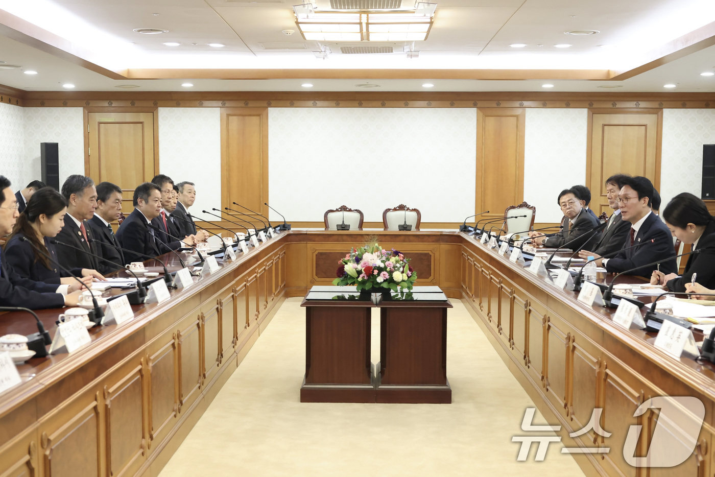 (서울=뉴스1) 임세영 기자 = 김민석 국무총리가 12일 오전 서울 종로구 정부서울청사에서 한중지사성장대회 대표단을 접견하고 있다. (총리실 제공. 재판매 및 DB 금지) 2025 …