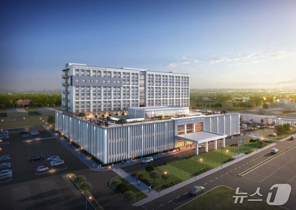 본문 이미지 - 서울대병원이 지난 2022년부터 병원 건립과 운영 과정을 자문하고 있는 라오스 최초의 국립대병원이 첫 삽을 떴다. 사진은 병원 조감도.&#40;서울대병원 제공&#41;