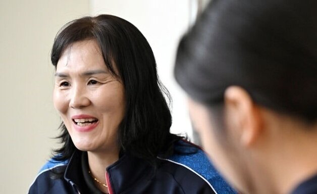 본문 이미지 - 2025 U-16 아시아선수권대회에서 우승한 한국 U-16 여자배구 대표팀을 이끈 충북 청주 금천중학교 배구부 지도자인 이승여 감독.&#40;청주교육지원청 제공. 재판매 및 DB금지&#41;/뉴스1 2025.11.12/뉴스1