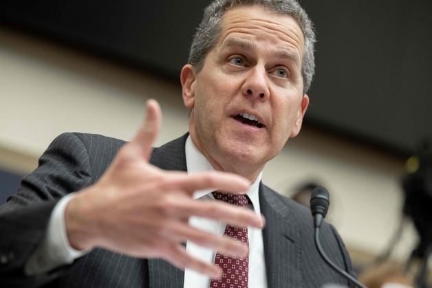 연준 이사 "대규모 AI투자, 생산성 향상 및 장기 통화정책 영향"