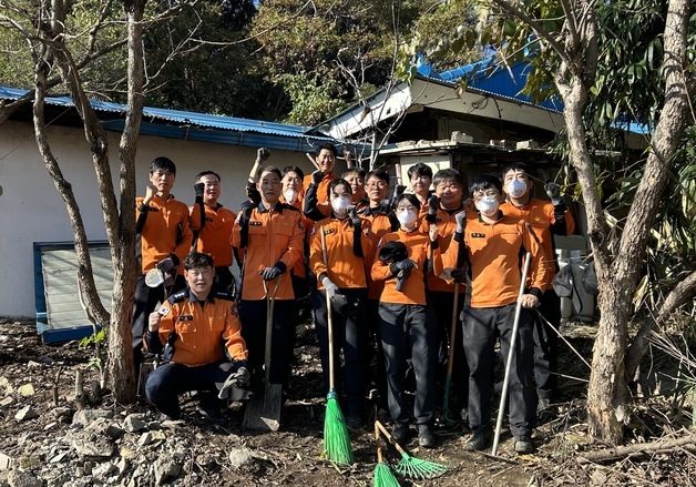 강원소방본부, 양양 화재피해 주택 폐기물 처리 봉사활동