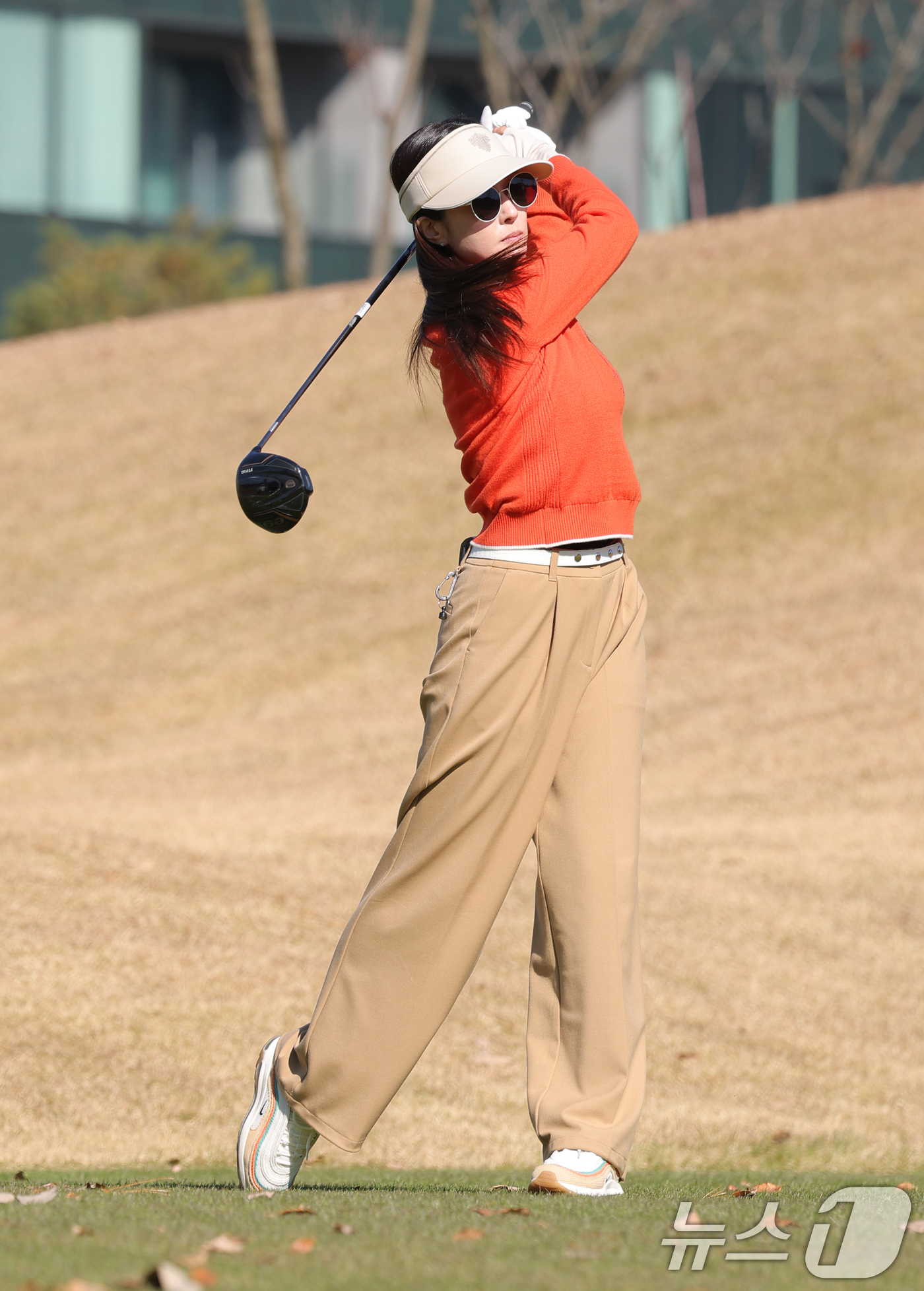 (횡성=뉴스1) 권현진 기자 = 배우 왕빛나가 12일 강원도 횡성군 벨라45 컨트리클럽에서 열린 ‘이수그룹과 함께하는 2025 류현진 재단 자선골프대회’에서 티샷을 하고 있다. 2 …