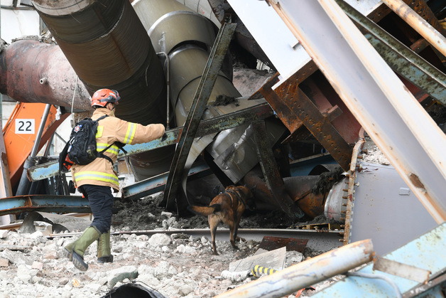 울산화력 보일러 타워 붕괴 일주일째…야간 수색 계속(종합)