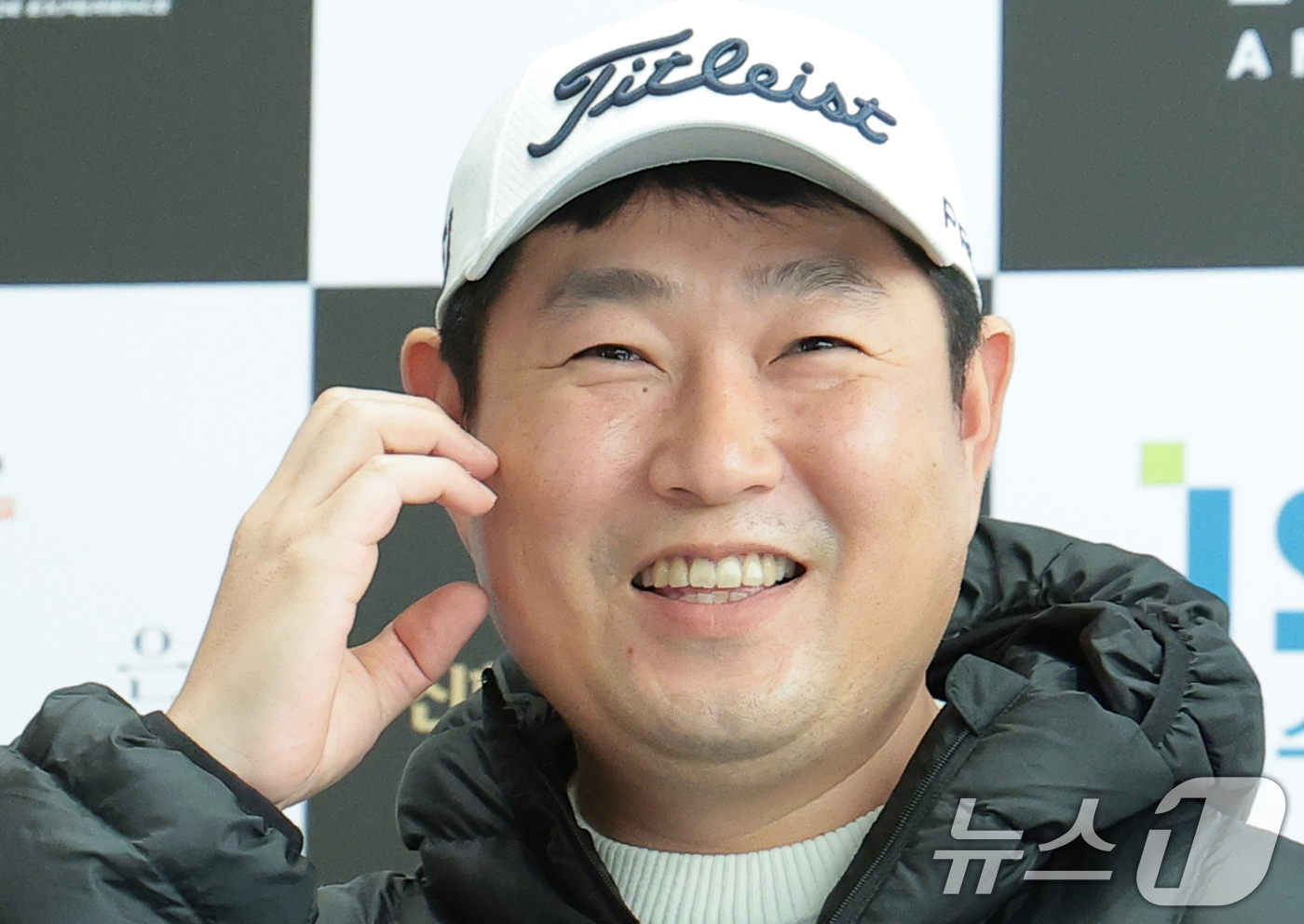 (횡성=뉴스1) 권현진 기자 = 야구선수 양의지가 12일 강원도 횡성군 벨라45 컨트리클럽에서 열린 ‘이수그룹과 함께하는 2025 류현진 재단 자선골프대회’에서 포즈를 취하고 있다 …