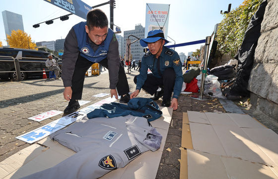 종이 상자 깔고 취침했던 APEC 투입 경찰관들