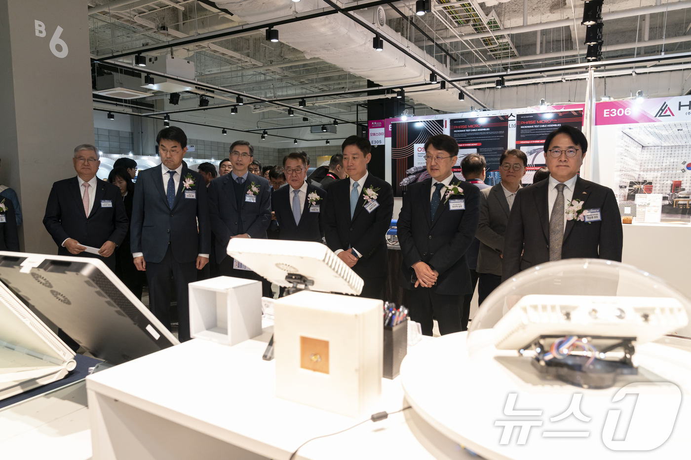 (서울=뉴스1) = 과학기술정보통신부는 12일 서울 강남구 웨스틴 서울 파르나스에서 한국방송통신전파진흥원(원장 이상훈), 한국전파진흥협회(회장 홍범식), 한국전자파학회(회장 이재성 …