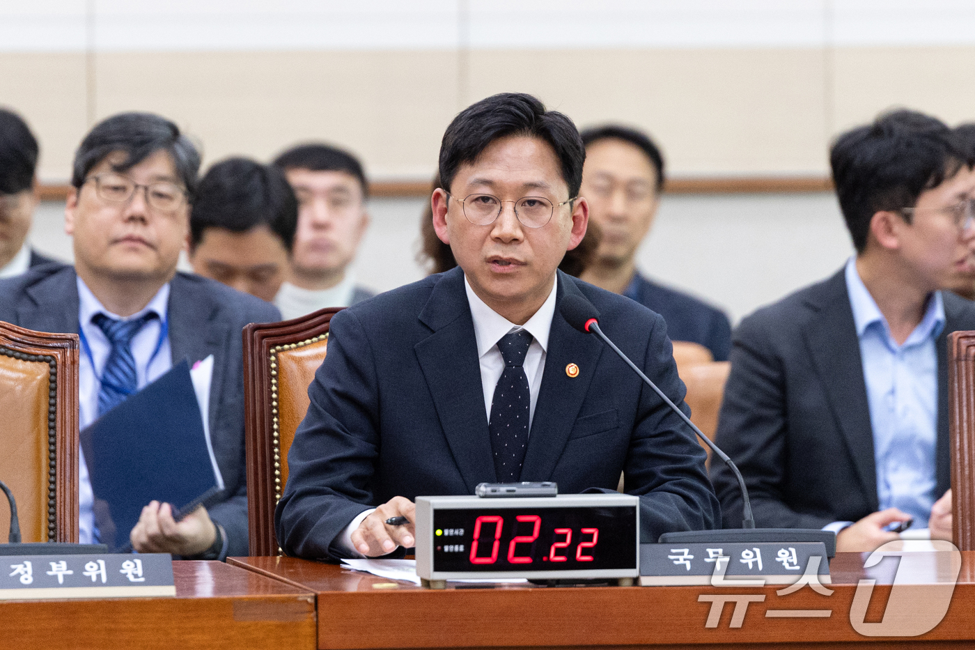 (서울=뉴스1) 이승배 기자 = 배경훈 부총리 겸 과학기술정보통신부 장관이 12일 서울 여의도 국회에서 열린 제429회국회(정기회) 법제사법위원회 제14차 전체회의에 출석해 의원 …