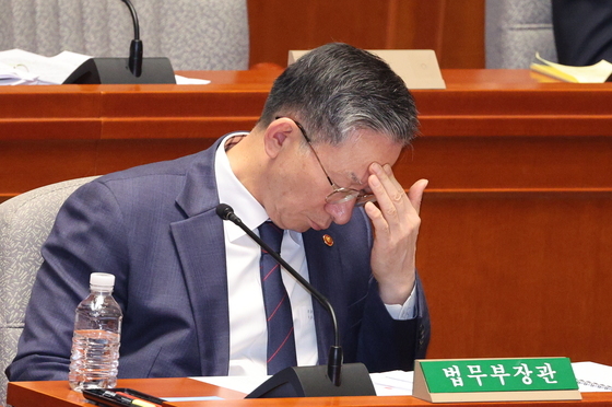 "정성호 책임지고 사퇴""국민에 맞짱 검찰"…종일 대장동 공방(종합)