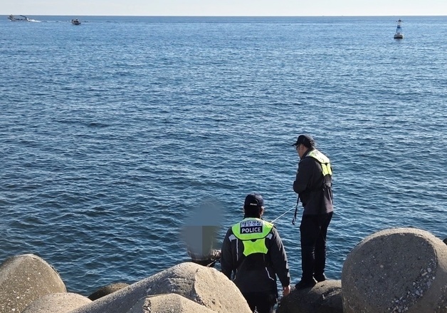 "테트라포드서 낚시하지 마세요"…강릉해경, 안전관리 강화