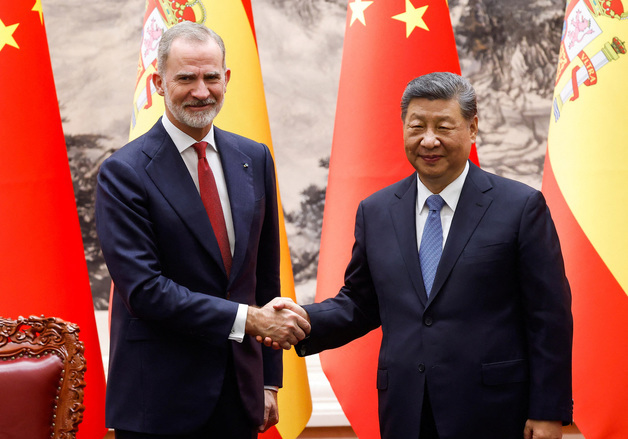 [포토] 악수하는 시진핑 주석-펠리페 6세 국왕