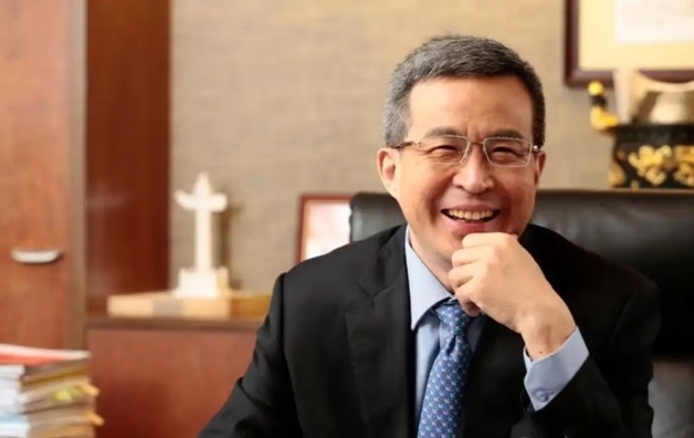 15년 끌던 '중국 워런 버핏' 이혼 마침표…"전처에 1100억 재산분할하라"