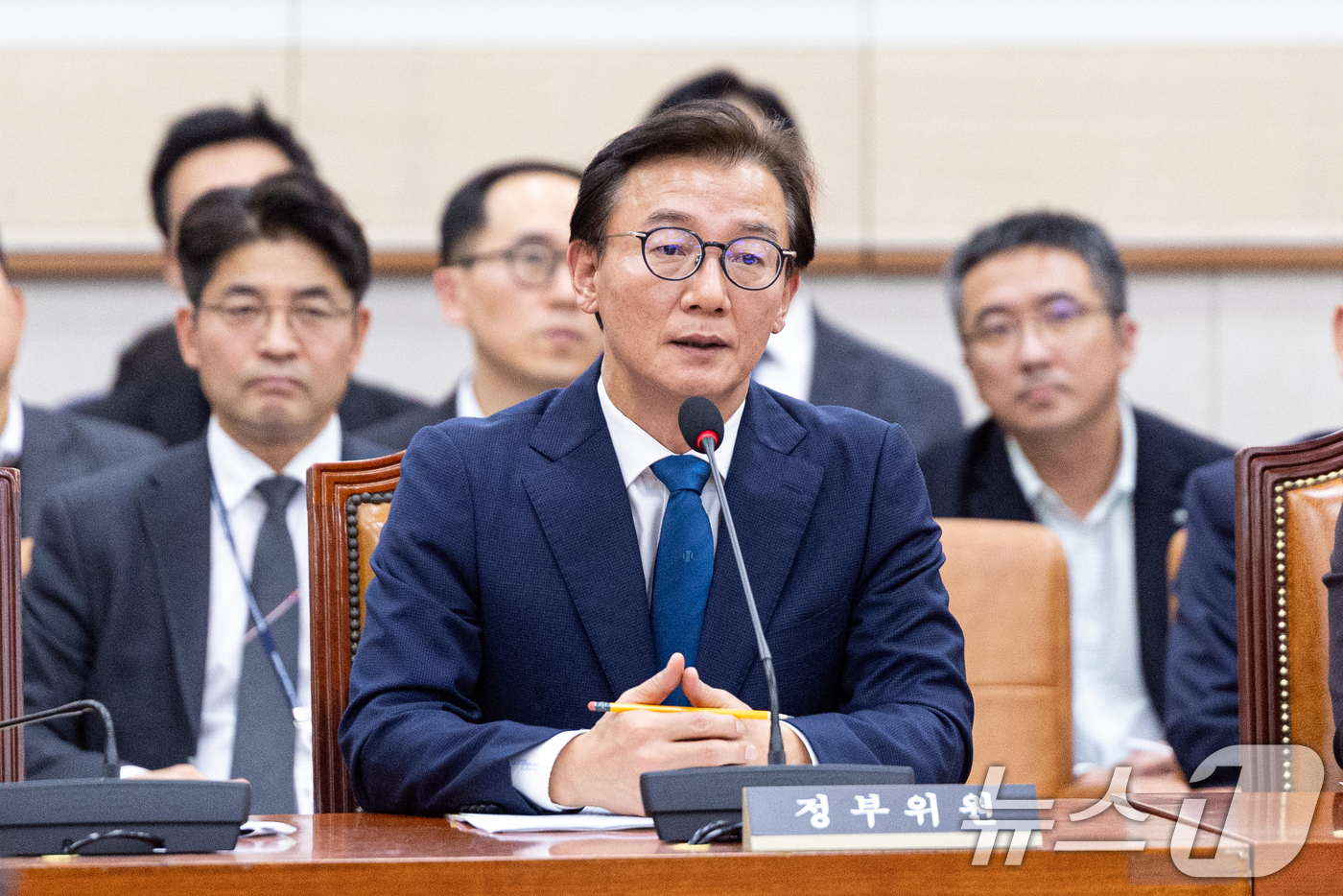 (서울=뉴스1) 이승배 기자 = 전재수 해양수산부 장관이 12일 서울 여의도 국회에서 열린 제429회국회(정기회) 법제사법위원회 제14차 전체회의에 출석해 의원 질의에 답변하고 있 …