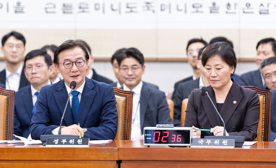 법사위 답변하는 전재수 해양수산부 장관