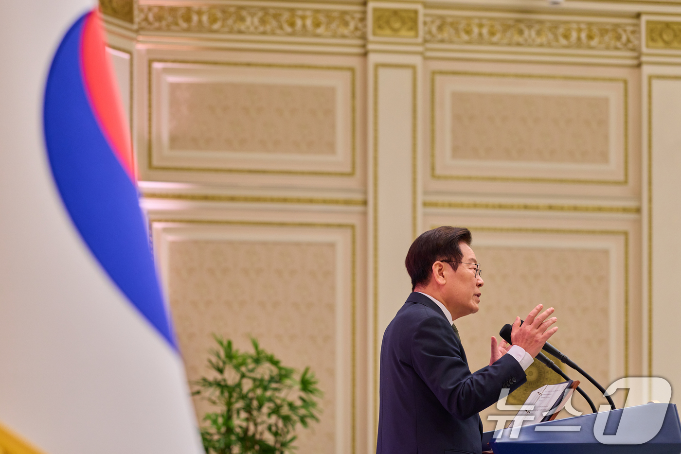 (서울=뉴스1) 허경 기자 = 이재명 대통령이 12일 청와대 영빈관에서 열린 시장·군수·구청장 초청 국정설명회에서 발언하고 있다. (대통령실 제공. 재판매 및 DB 금지) 2025 …