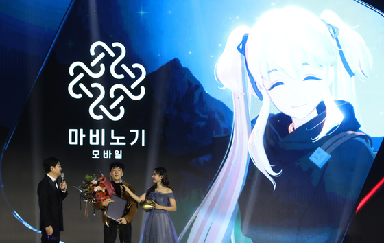 대상 수상 소감 말하는 데브캣 김동건 대표