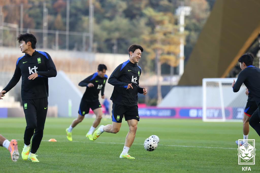(서울=뉴스1) = 축구 국가대표팀 이재성이 12일 충남 천안시 서북구 대한민국축구종합센터 훈련장에서 구슬땀을 흘리고 있다. (대한축구협회 제공. 재판매 및 DB 금지)  2025 …