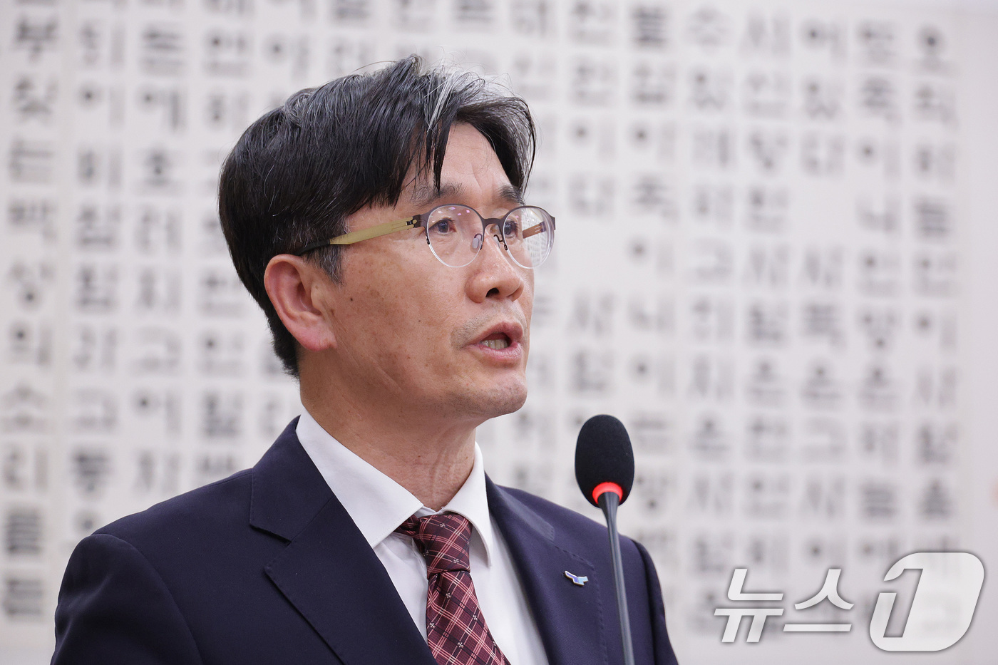 (서울=뉴스1) 신웅수 기자 = 오동운 공수처장이 12일 서울 여의도 국회에서 열린 법제사법위원회 전체회의에서 예산안 통과 감사 인사말을 하고 있다. 2025.11.12/뉴스1