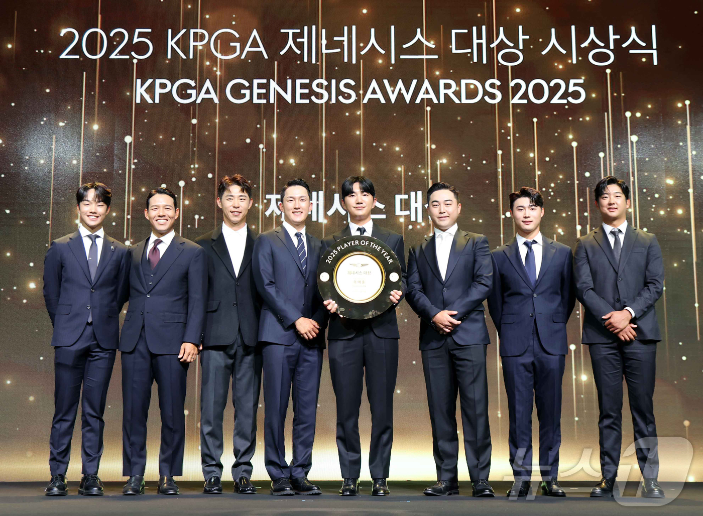 (서울=뉴스1) 김진환 기자 = 제네시스 대상을 수상한 프로골퍼 옥태훈이 12일 오후 서울 서대문구 스위스 그랜드 호텔 서울에서 열린 한국프로골프(KPGA) 제네시스 대상 시상식에 …