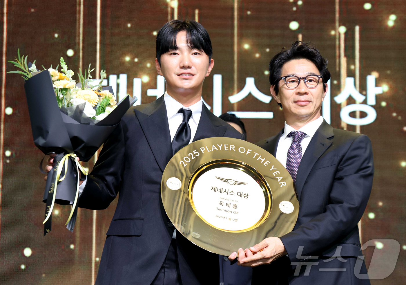 (서울=뉴스1) 김진환 기자 = 제네시스 대상을 수상한 프로골퍼 옥태훈이 12일 오후 서울 서대문구 스위스 그랜드 호텔 서울에서 열린 한국프로골프(KPGA) 제네시스 대상 시상식에 …