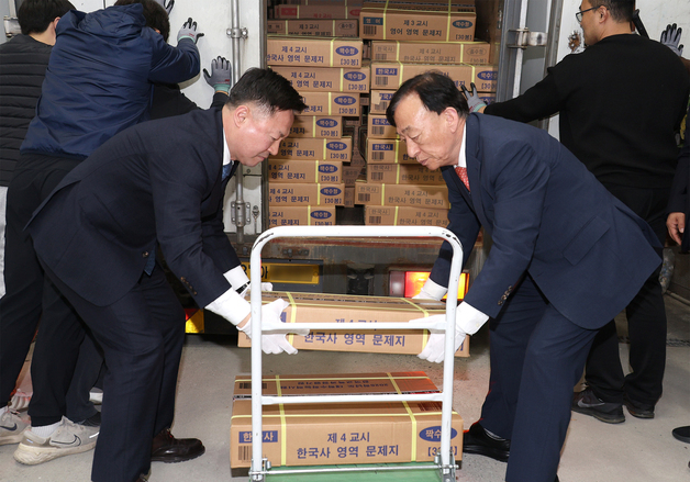 수능 D-1, 봉인된 채 운반되는 수능문답지