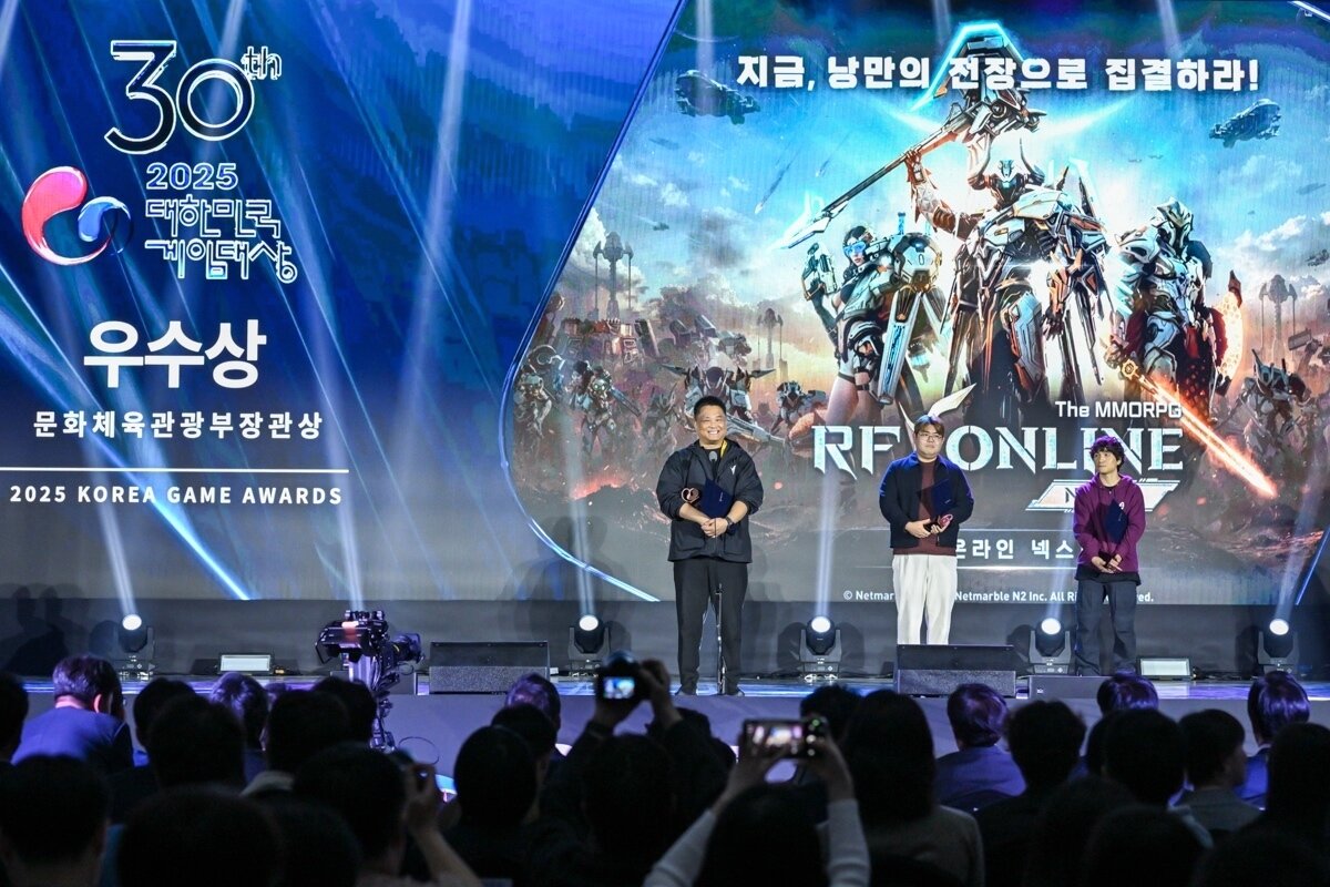 본문 이미지 - 권민관 넷마블엔투 대표가 12일 부산 벡스코에서 열린  &#39;2025 대한민국 게임대상&#39; 시상식에서 우수상 수상 소감을 말하고 있다.&#40;넷마블 제공. 재판매 및 DB금지&#41;2025.11.12/뉴스1