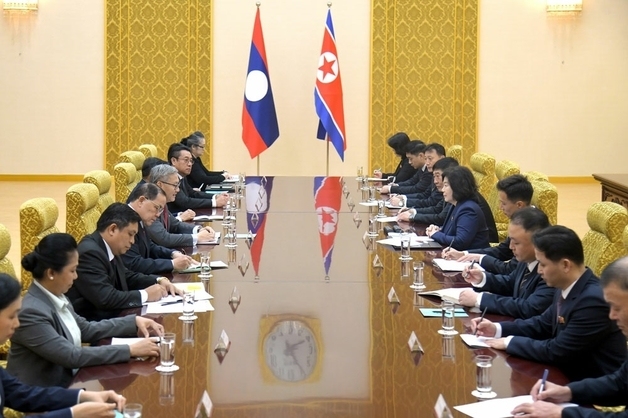 北최선희, 라오스 외교 장관과 회담…"친선 관계 발전에 견해 일치"