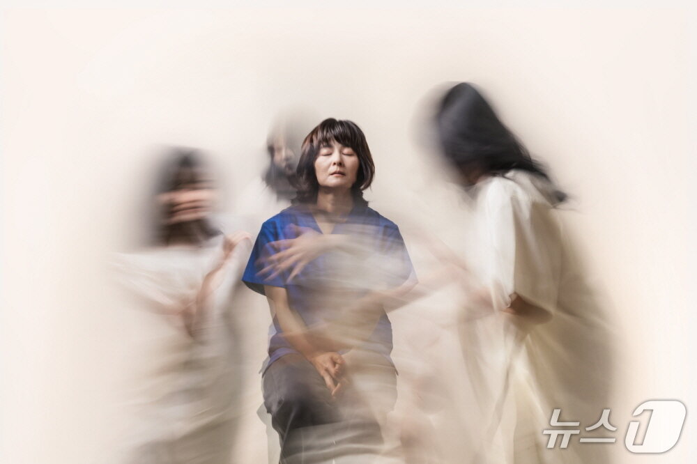 본문 이미지 - 연극 &#39;침상 위에서&#39;