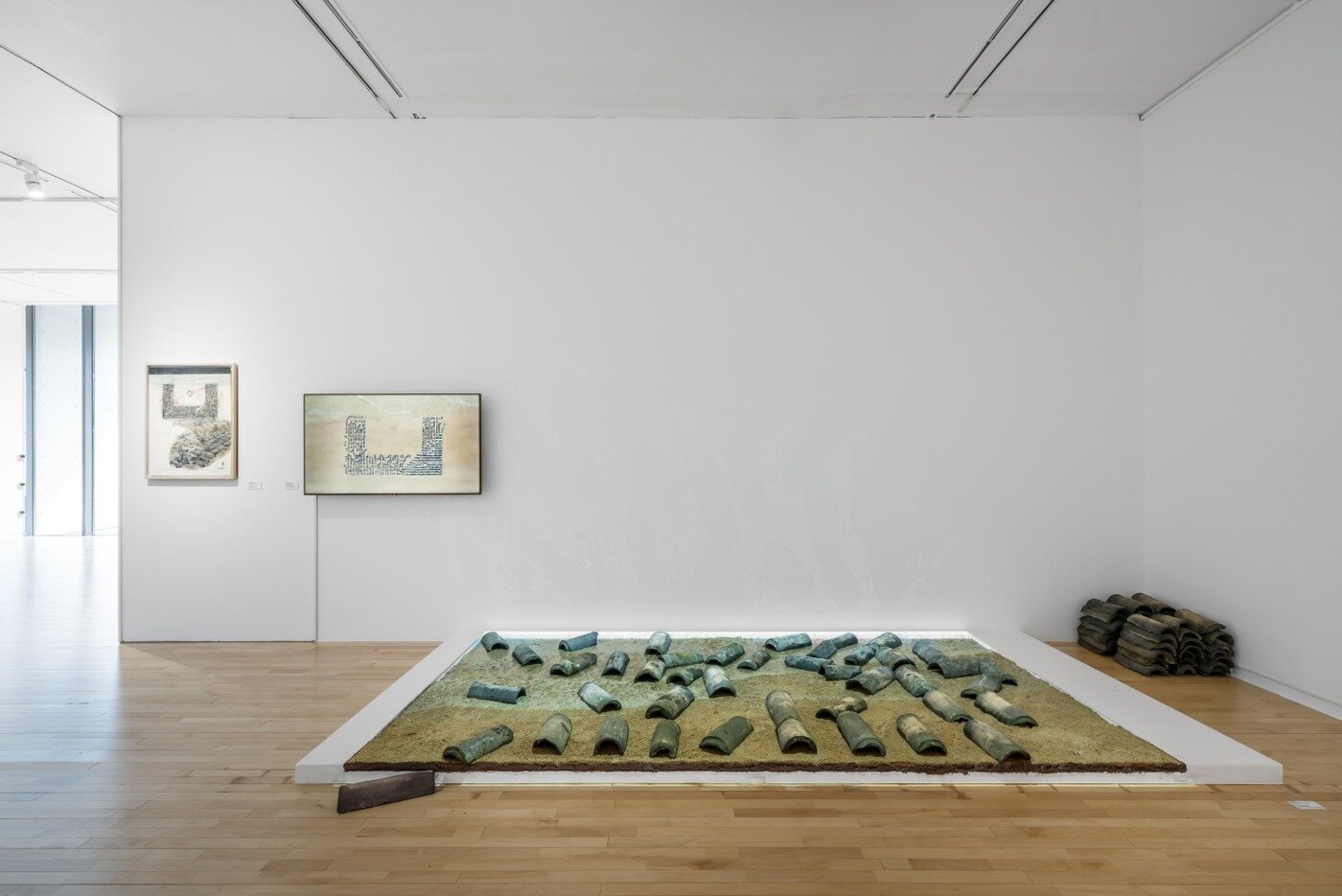 본문 이미지 - &#39;지나 손&#39; 개인전 &#39;변위&#39; 전시 전경 &#40;소마미술관 제공&#41;