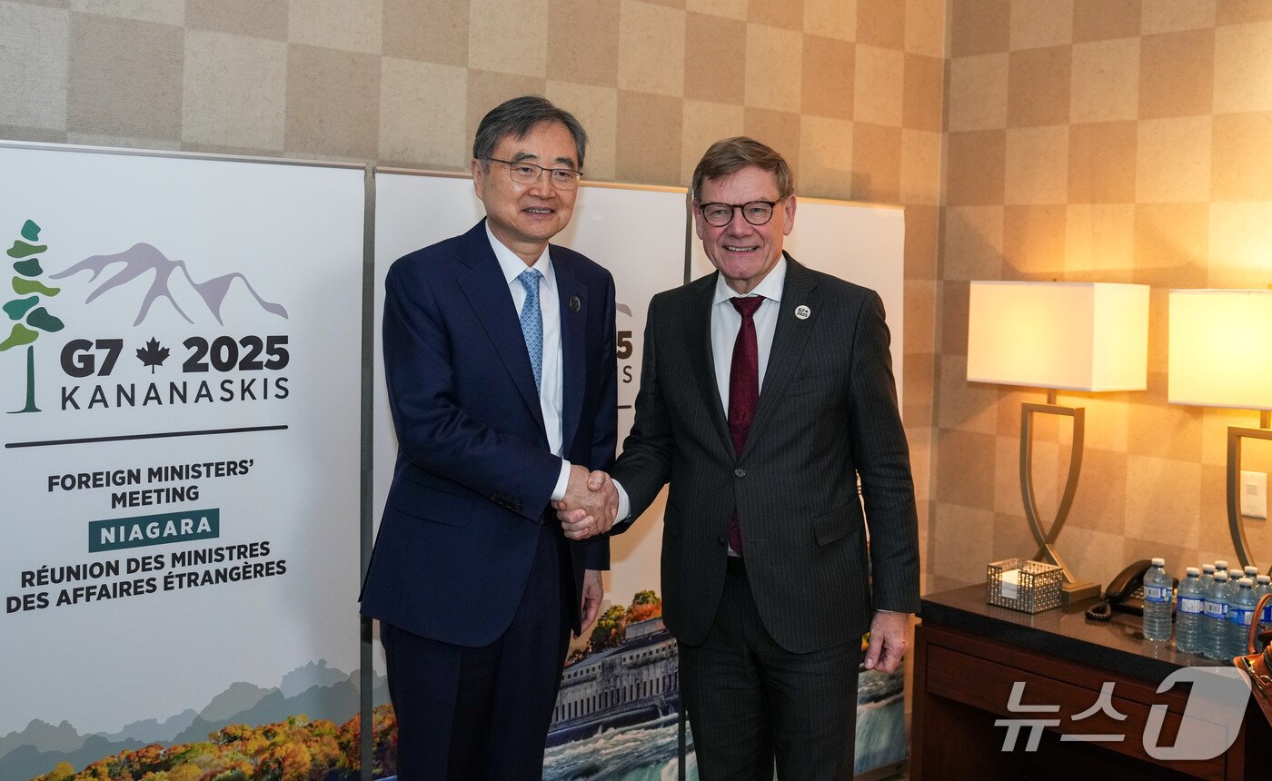 본문 이미지 - 조현 외교부 장관, 요한 바데풀 독일 외교장관.&#40;외교부 제공&#41;